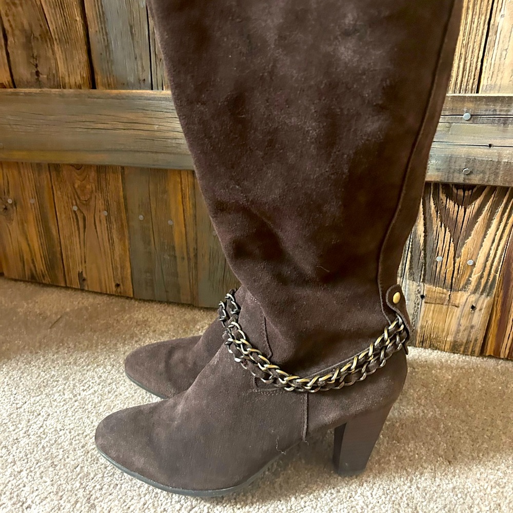 Brown suede boots with removable chain. 9.5